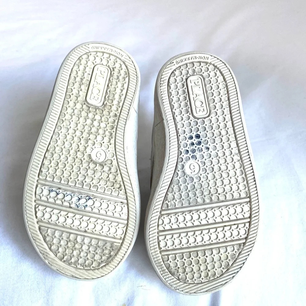 THE CHILDREN’S PLACE Unisex -Child and Toddler Uniform Low Top Sneakers Size 5